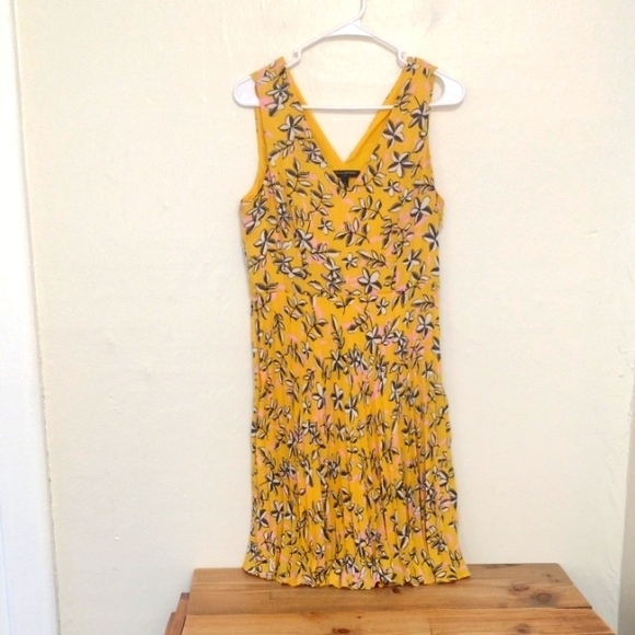 Banana Republic Yellow Floral Sleeveless Pleated Skirt Dress Size 6 - Picture 3 of 11